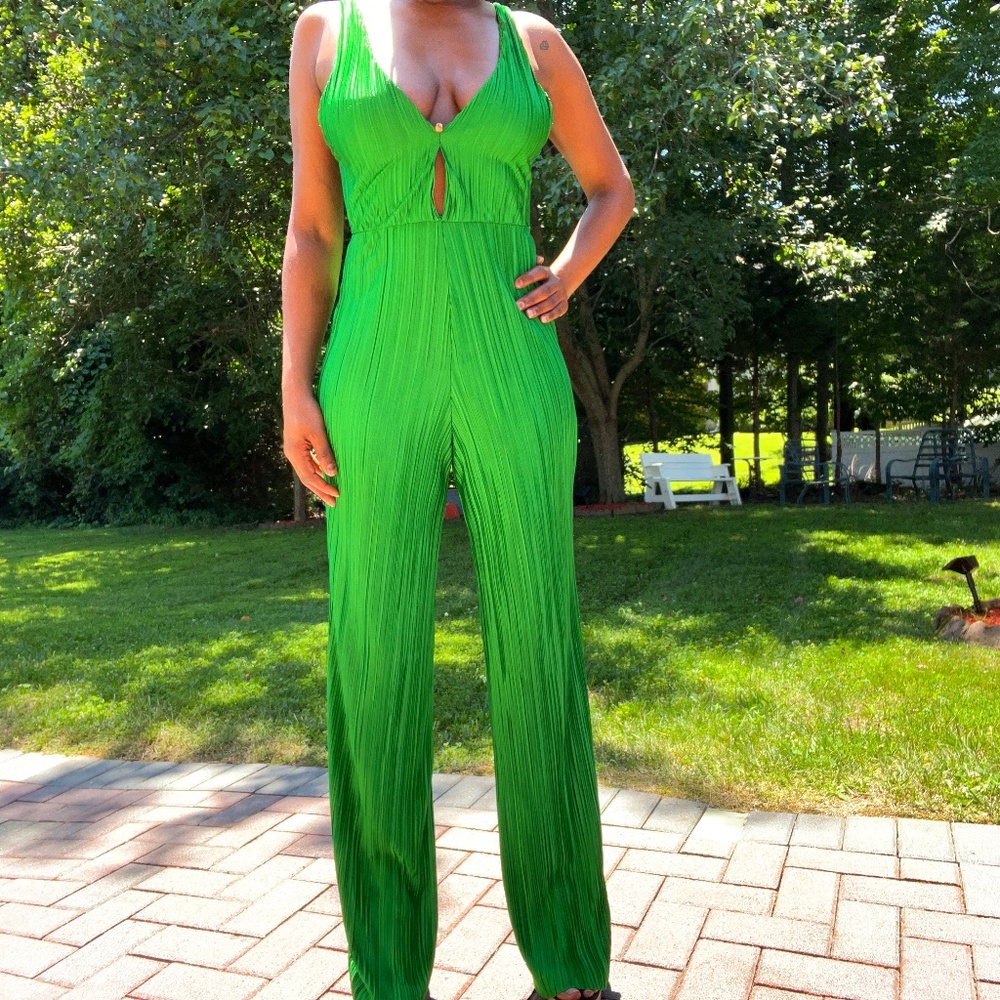 GREEN PLISSE PLUNGE STRAPPY JUMPSUIT